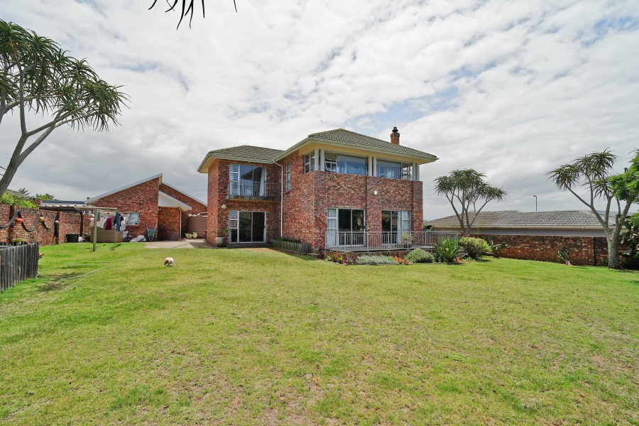 4 Bedroom Property for Sale in Kidds Beach Eastern Cape